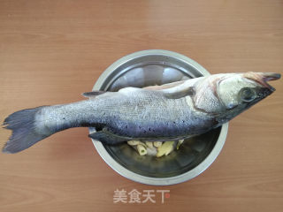 清蒸鲈鱼的做法步骤：3