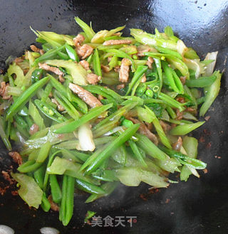 肉丝炒双翠的做法步骤：8
