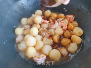鲍鱼小土豆烧虾球的做法步骤：14