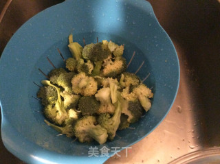 西兰花炒虾仁的做法步骤：4