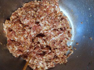玉米鲜肉包子的做法步骤：2