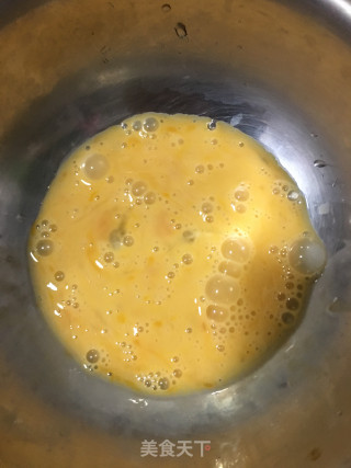 馒头干蛋炒饭的做法步骤：2