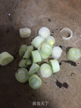 馒头干蛋炒饭的做法步骤：3
