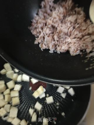 馒头干蛋炒饭的做法步骤：4