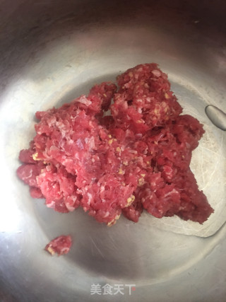 牛肉洋葱包子的做法步骤：5