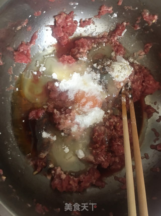 牛肉洋葱包子的做法步骤：6