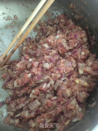 牛肉洋葱包子的做法步骤：8