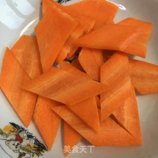 青椒胡萝卜炒牛肉的做法步骤：3