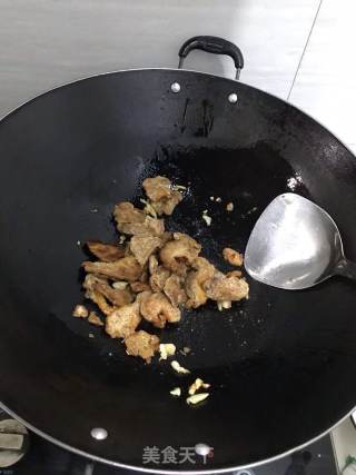 油炸子炒大白菜的做法步骤：2