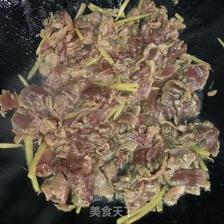 老姜炒里脊肉的做法步骤：7