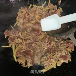 老姜炒里脊肉的做法步骤：8