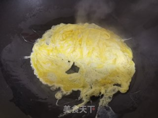 虾仁菠菜炒鸡蛋的做法步骤：5