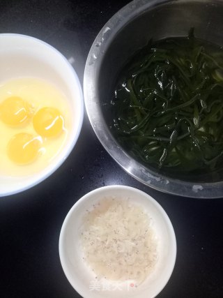 虾皮海带炒鸡蛋的做法步骤：1