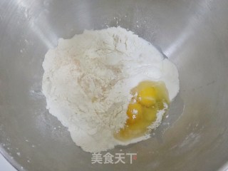 蛋奶迷你豆沙卷❗️松软香甜❤️一口一口❤️哄娃神器的做法步骤：2