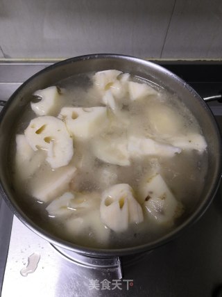 莲藕猪蹄汤的做法步骤：7