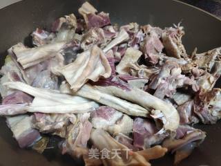 冬笋炖板鹅的做法步骤：3