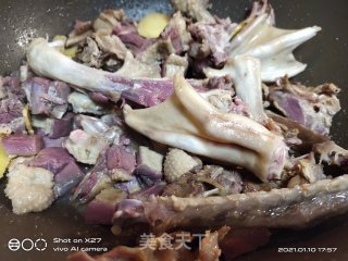 冬笋炖板鹅的做法步骤：4