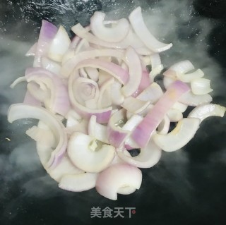 洋葱炒鱼肚的做法步骤：4