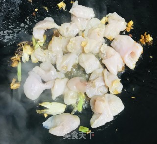 洋葱炒鱼肚的做法步骤：6