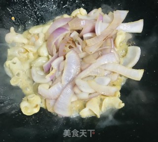 洋葱炒鱼肚的做法步骤：8