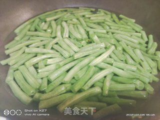 肉片炒豆角的做法步骤：3