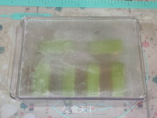 肉松菠菜奶香花卷，口感与颜值并存的做法步骤：8