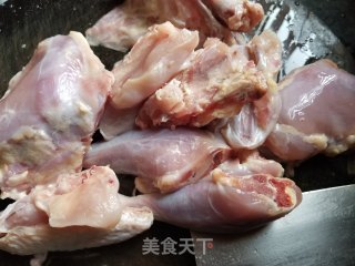 羊肚菌海参鸡汤的做法步骤：1