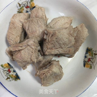 莲藕花生煲排骨的做法步骤：1