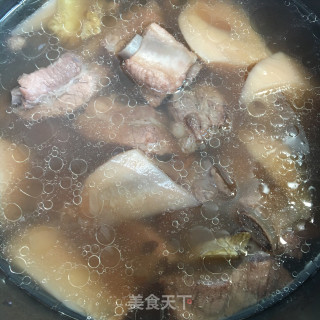 莲藕花生煲排骨的做法步骤：7
