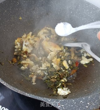 鸡蛋炒外婆菜的做法步骤：10