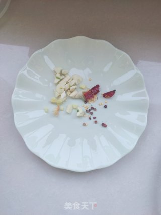 蚝油腐竹炒菠菜的做法步骤：6
