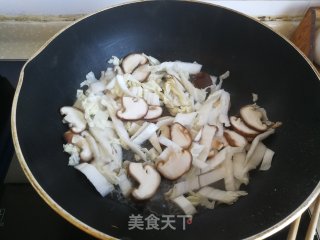 香菇鸭蛋年糕汤的做法步骤：5