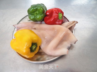 彩椒鱿鱼的做法步骤：1