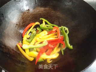 彩椒鱿鱼的做法步骤：4