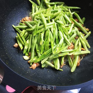 剁椒肉丝炒豆角的做法步骤：7