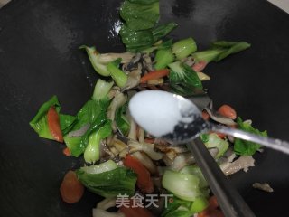 平菇炒油菜的做法步骤：8