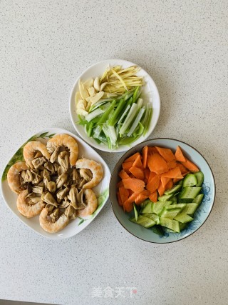 火麻仁虾仁炒杏鲍菇的做法步骤：1