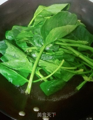 菠菜炒鸡蛋的做法步骤：3