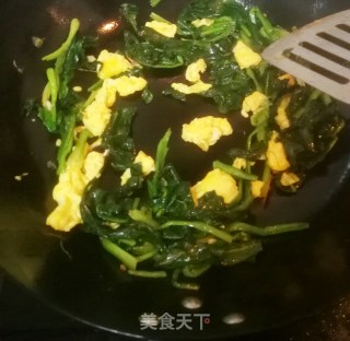 菠菜炒鸡蛋的做法步骤：12