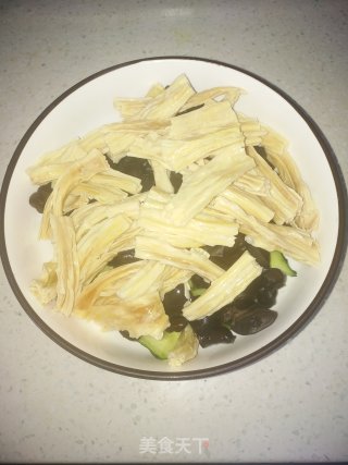 凉拌黄瓜腐竹木耳的做法步骤：6
