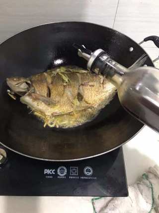 红烧鳊鱼的做法步骤：5