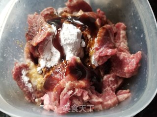 洋葱炒牛肉的做法步骤：2