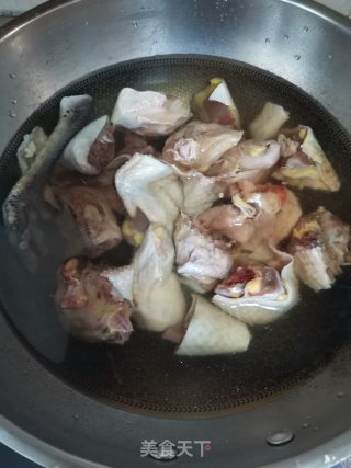 清炖老鸡汤的做法步骤：1