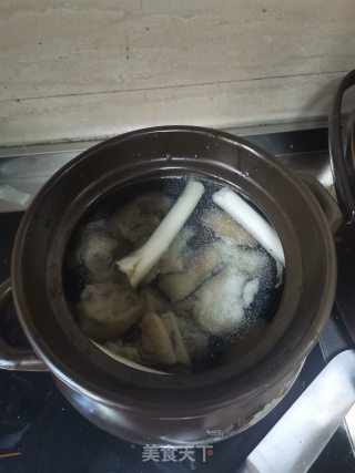 猪脚萝卜汤的做法步骤：4