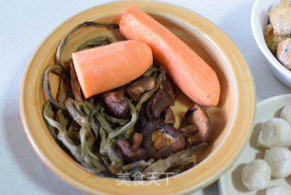 丸子炖干菜的做法步骤：2