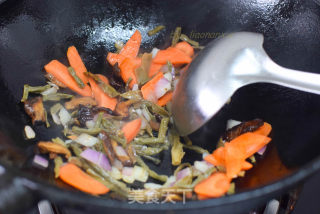 丸子炖干菜的做法步骤：5