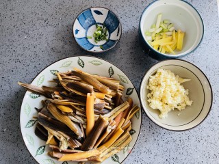 简单下饭的上海本帮菜响油鳝丝的做法步骤：2
