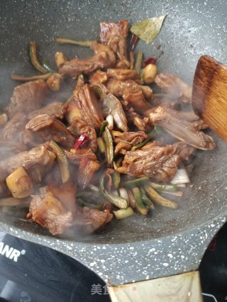 萝卜干烧羊肉的做法步骤：16
