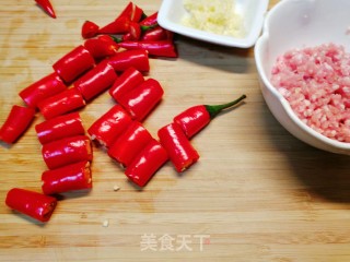 新年菜谱（六）年夜饭上的喜庆鞭炮金针菇的做法步骤：5