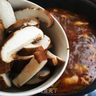 麻辣香菇鸡块米线的做法步骤：10